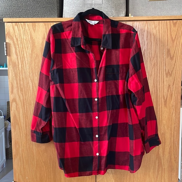Old Navy Tops - Old Navy size 2x the classic Buffalo plaid button up shirt